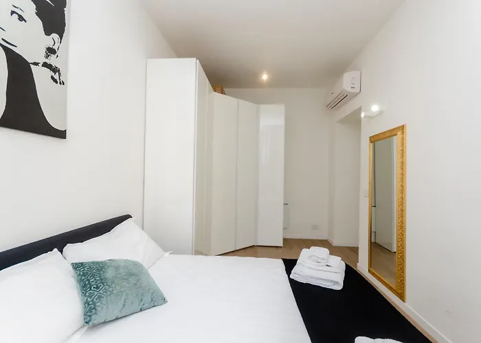 Vivimihome Modern Flat Bosco Verticale Apartment Milan